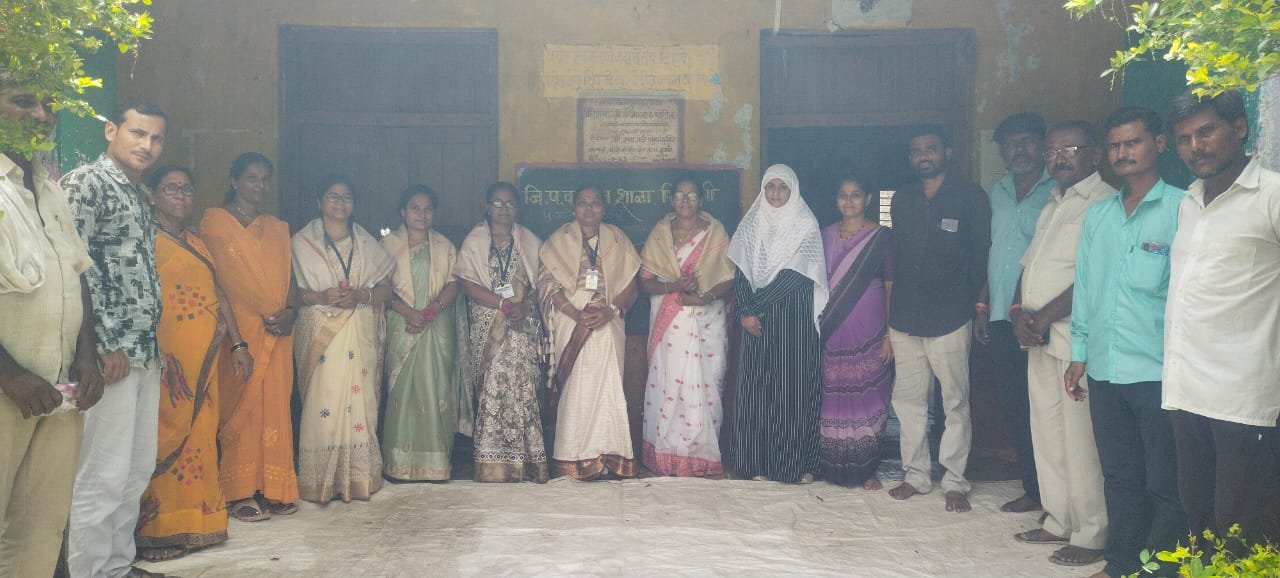 शिरसोली पत्रकार व ग्रामस्थांचे वतीने जि प शिक्षकांचा सत्कार!
