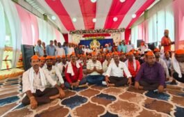 कृषी उत्पन्न बाजार समितीतील 'मार्केट चा राजा' गणेश उत्सव मंडळात महाआरती..!महाआरतीला शेकडो भाविकांची उपस्थिती…गेल्या दोन वर्षांपासून गणेश उत्सवात १० दिवस केल्या जाते महाआरती..