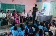 आईच्या स्मृती दिनानिमित्त लेखन साहित्य तथा खाऊचे वाटप