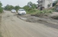 अंदुरा येथील पुर्णा नदीच्या पुलाजवळ जिवघेणे खड्डे!सार्वजनिक बांधकाम विभागाचे अधिकारी गाळ झोपेत प्रवाशांचा जीव धोक्यात