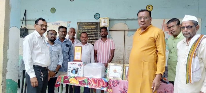 सामाजिक बांधिलकी जोपासत स्मृतीदिनी आगळी वेगळी आदरांजली