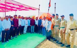 विर हुतात्म्यांना शासकीय इतमामात पोलिसांची सशस्त्र मानवंदनासिरसोली युद्धभूमीवर शौर्यदिन साजरा